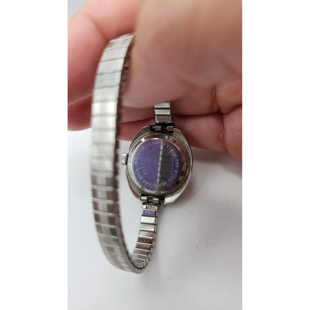 Le Gant‎ QS Manual Wind Watch Womens Water Resistant Silver Tone Blue Dial Date